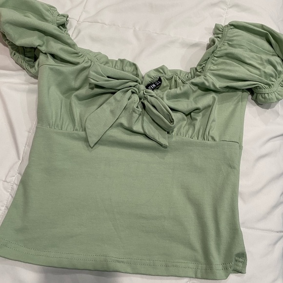 green top - Picture 2 of 4